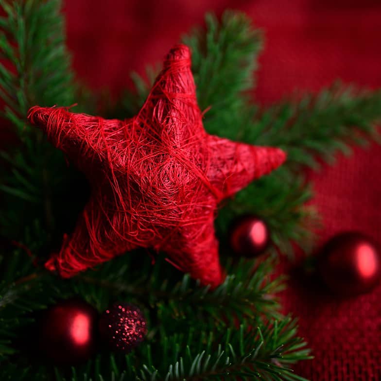 DIY red yarn star for Christmas tree